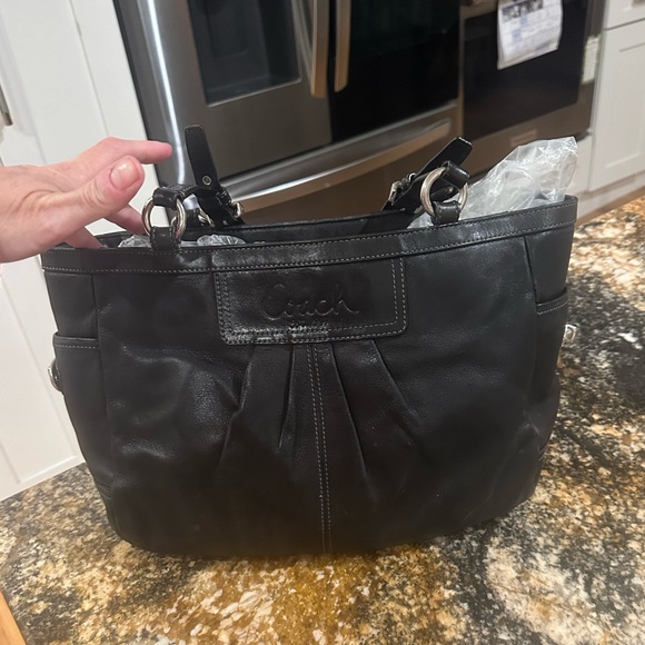 Coach Black Leather Gallery Bag - Picture 2 of 15